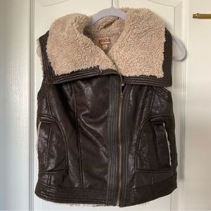 Mudd fuzzy fur lined vest women’s size large